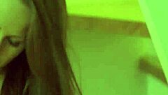 看着这个性感美女自慰，我完全迷失了！