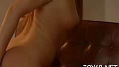 看着这个性感美女自慰，我完全迷失了！