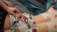 comendo a irma mexendo no computador