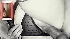 俄罗斯美女在暴风雨之夜后享受新鲜点心