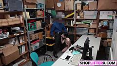 少女Ivi因入店行窃被大鸡巴惩罚