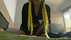 su padrastro la deja amarrada y se pone cachonda