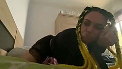 su padrastro la deja amarrada y se pone cachonda