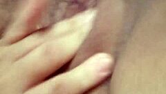 沉迷自慰 - 小奶业余独奏在第11部分达到高潮