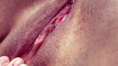 沉迷自慰 - 小奶业余独奏在第11部分达到高潮