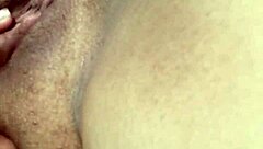 沉迷自慰 - 小奶业余独奏在第11部分达到高潮