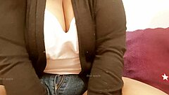 Asian Sexy Aunty Shows Off Big Boobs And Tits