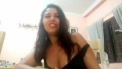 sarah rosa performs strip tease at estância sol premium on third night