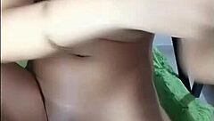 arielsweet- feet and squirt chica hermosa se masturba con pies al aire