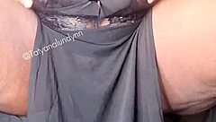 i play with my squirting pussy and tits