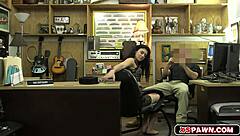 Luscious Chick Sucking Huge Meaty Dick To Fuck Hardcore!