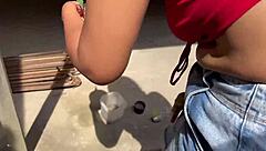 nuevamente mi vecino me ofrece dinero para tener sexo con el, no podia rechazar la oferta de follar su gran polla en posicion de perrito