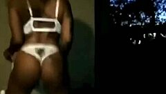 She make it clap with big ass