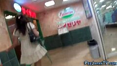 见过变态日本18+少女在公共场合小便吗？