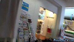 见过变态日本18+少女在公共场合小便吗？