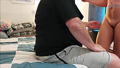 拉伸我婊子的屁股宽大 - 角度2