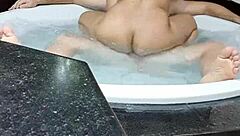 I socando ate o talo na garganta da esposa puta linda