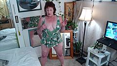 Dawnskye1962 boldly shows off her silly sexy solo self