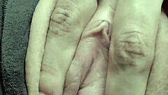 女友在出租车里自慰，她发给我这个热视频！