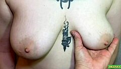 Novinha de 18 anos pediu primeira cena pornô comigo