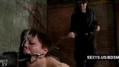 绑缚女人假屌极端硬核自慰