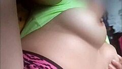 Tetona madura esta en sus dias de calentura y realiza porno casero mostrando sus tetas naturales grandes y seductora madura arrecha quiere ser modelo porno amateur