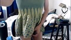 Hot shemale masturbates to intense orgasm on webcam with amateurs