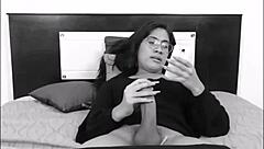 watch this colombian shemale shoot monster cumshot live on cam!!