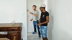 e eu cheguei em casa e fui foder no meu quarto o gostoso e acabei sendo pego pelo meu pai