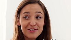 多汁继母诱惑并舔少女18+阴部