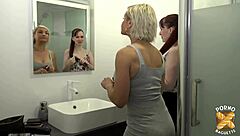 Kim découvre les plaisirs saphiques avec Kate