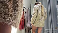 hot slut flashes body in public fitting room