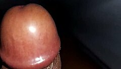 pau preto gozando na punheta! so intense!