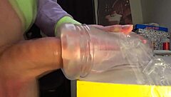 爆炸射精淹没紧致橡胶阴道，怪物鸡巴行动