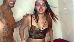 linda garota fodendo e gemendo ela ama o pau dentro e no fundo gostosa completo no red e no cher 😍