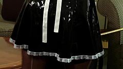 elle adore les grosse bite?