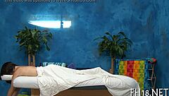 温馨SPA馆放松按摩玩穴