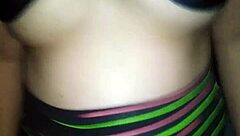 mi novia con bikini y pollera le meto le dedo en la concha cuando todos salen