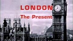 罕见复古跨种族场景，音乐家分享原始亲密时刻