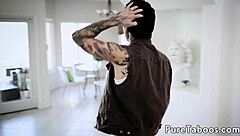 Petite babe feels intense pleasure in facialized spitroast