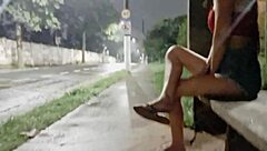 punheta arriscada para gostosa no ponto de ônibus