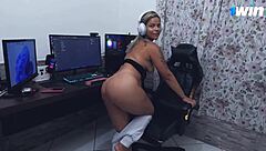 olha o tamanho dessa bunda brasileira gaping wide
