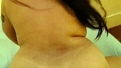 Gostosa Fazendo Strip Tease com Roupas Rasgadas