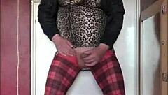 I would love to cum quiker, but this shy homemade handjob is so slow