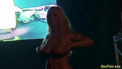 德国巨乳熟女台上热舞磨屌